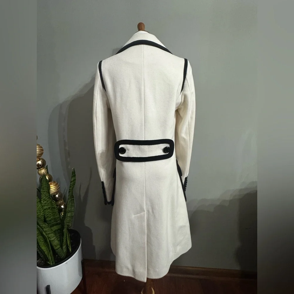 Calvin Klein Women’s Cream Trench Coat with Black Trim – Size 2